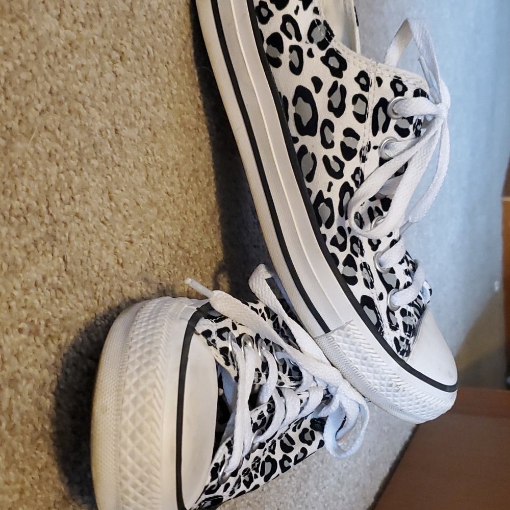 Cheetah print Converse